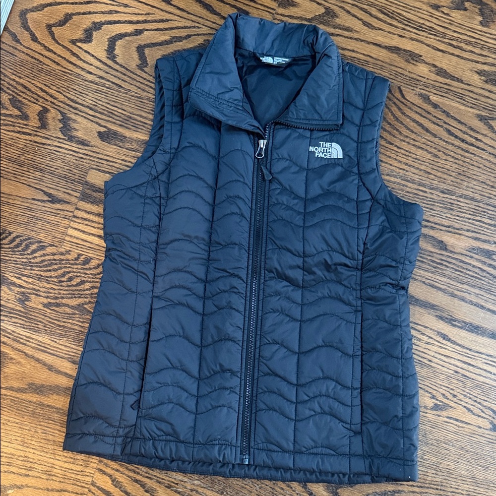 The North Face Black Quilted Vest sz S/p So Nice!